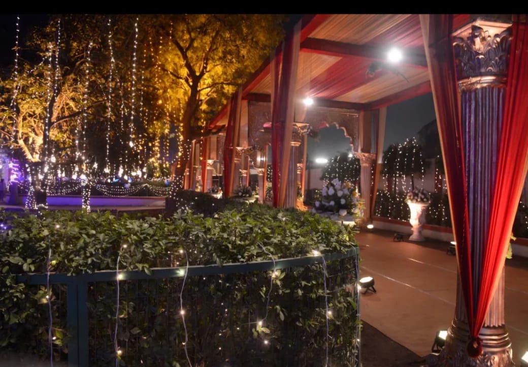 Illuminated garden walkway