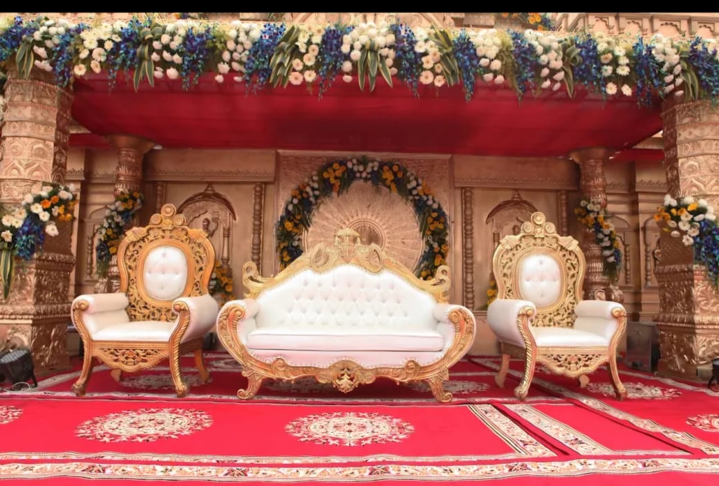 Royal sofa wedding stage