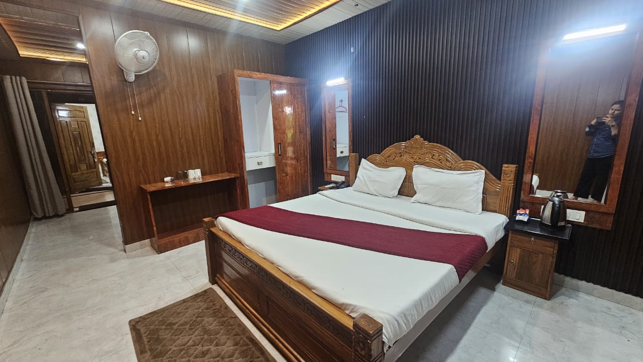 Wood panelled deluxe room at Gautam Resort